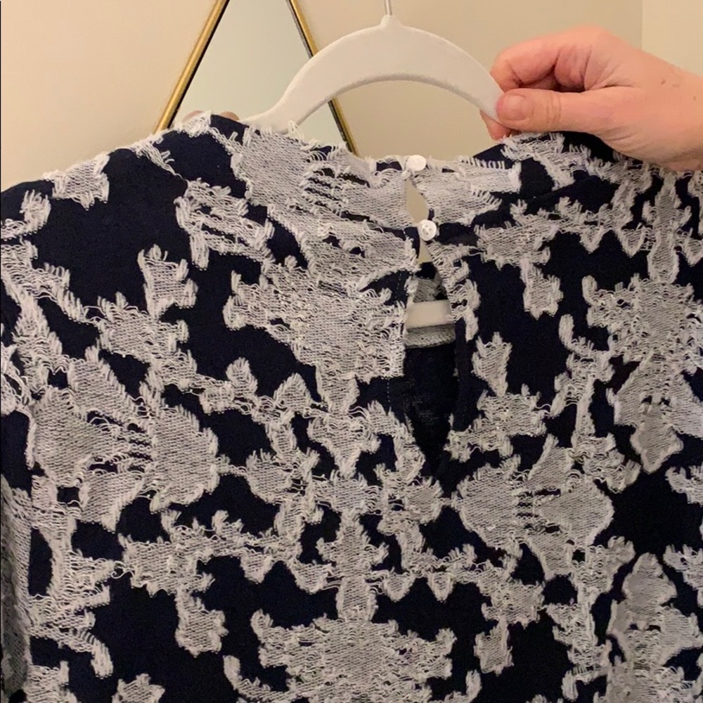 Beautifully patterned Loft top. - Picture 2 of 3